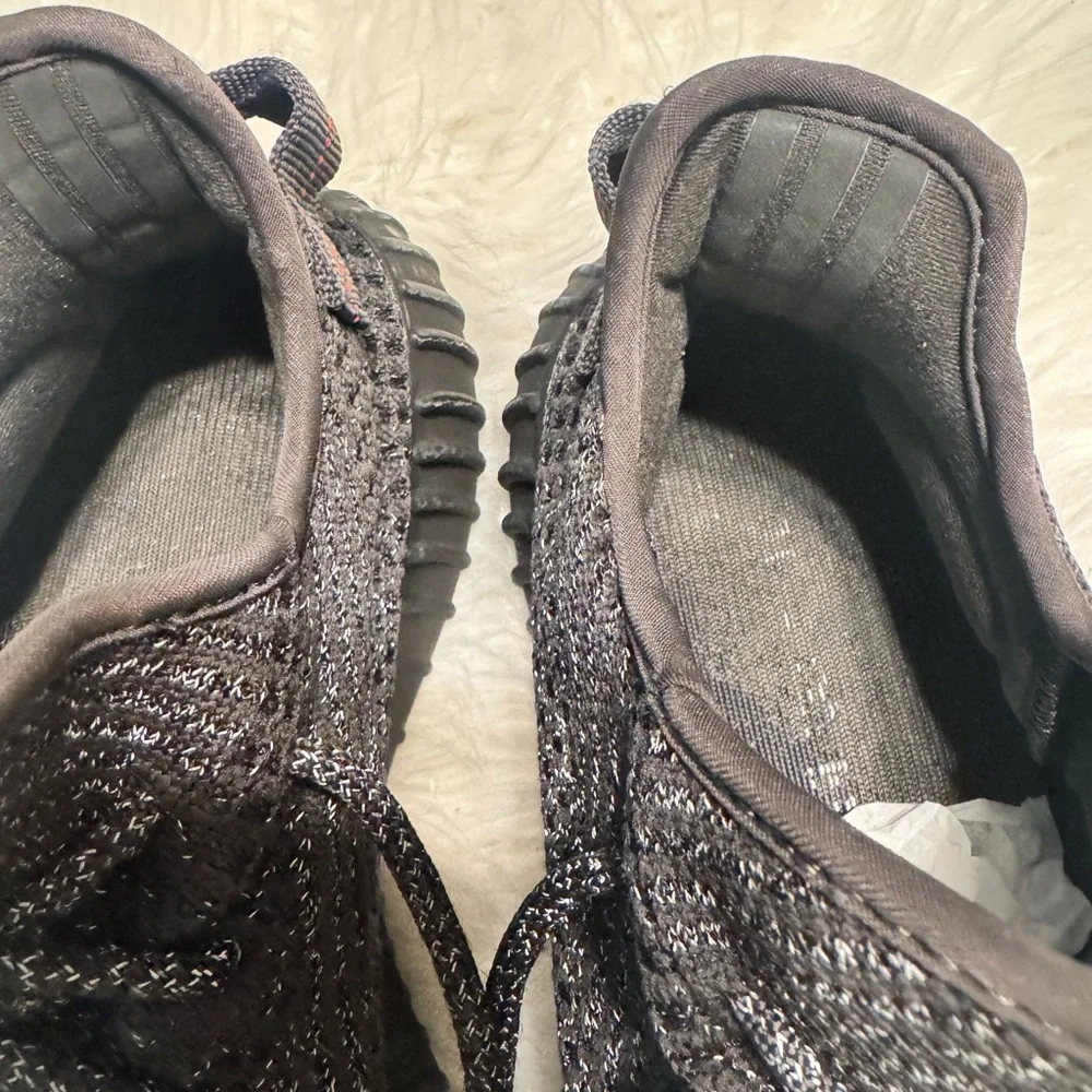 Sleek Black Knit Men's Sneakers - Picture 11 of 12